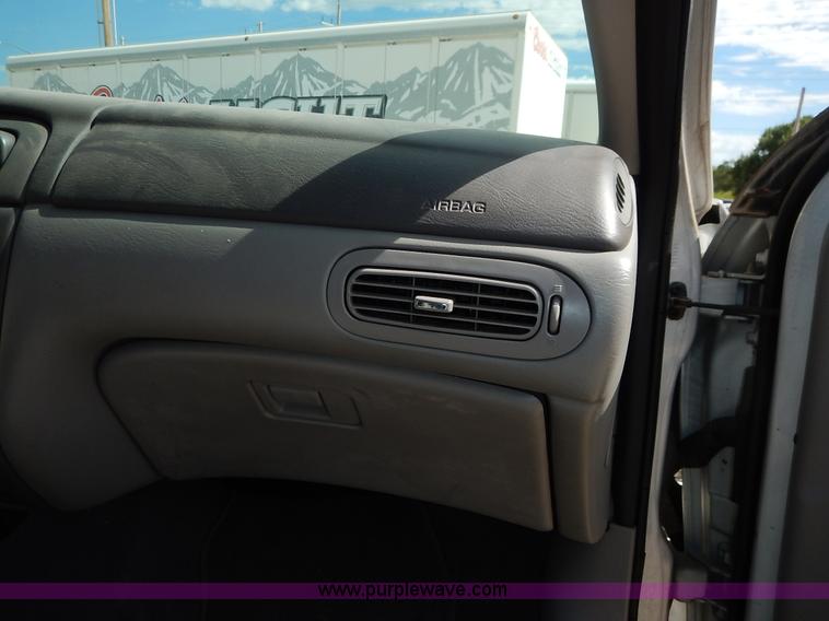 image for item J6452 2004 Ford Taurus Wagon SE