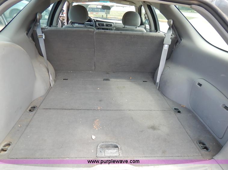 image for item J6452 2004 Ford Taurus Wagon SE