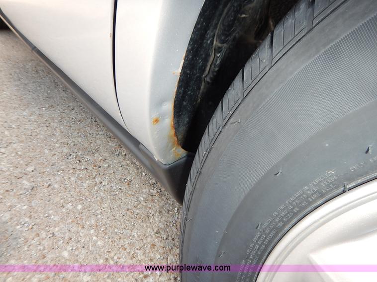 image for item J6452 2004 Ford Taurus Wagon SE