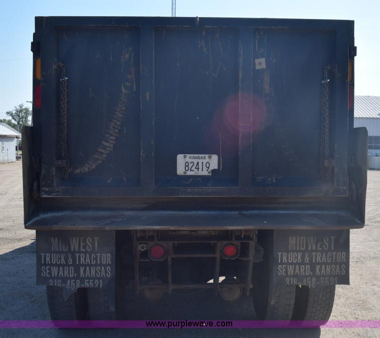 image for item J7235 1995 Ford L9000 dump truck