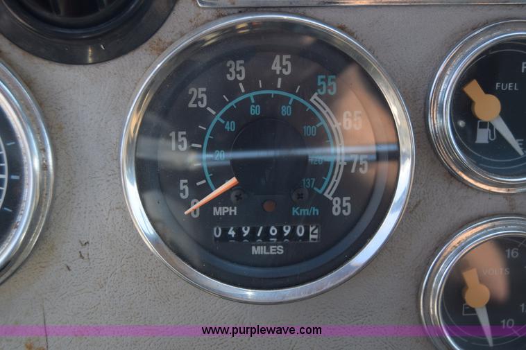 image for item J7235 1995 Ford L9000 dump truck