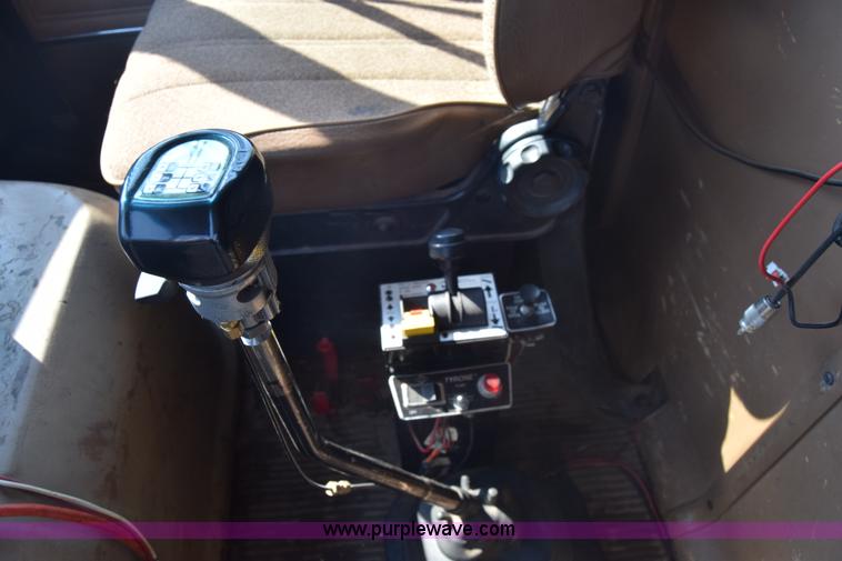 image for item J7235 1995 Ford L9000 dump truck