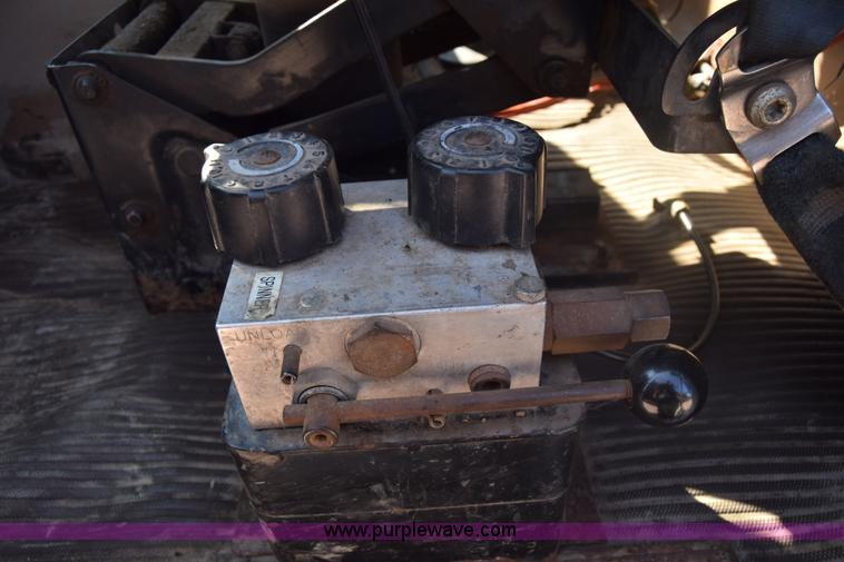 image for item J7235 1995 Ford L9000 dump truck