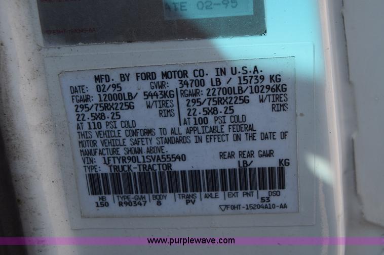 image for item J7235 1995 Ford L9000 dump truck