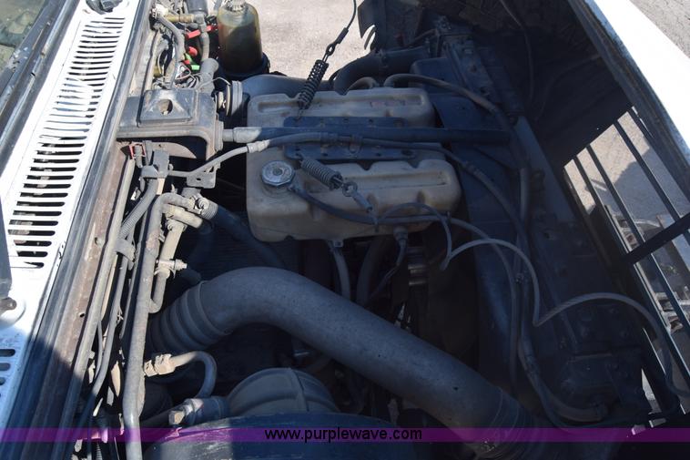 image for item J7235 1995 Ford L9000 dump truck