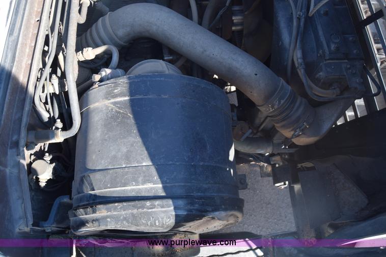 image for item J7235 1995 Ford L9000 dump truck