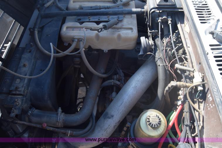 image for item J7235 1995 Ford L9000 dump truck