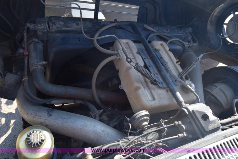 image for item J7235 1995 Ford L9000 dump truck