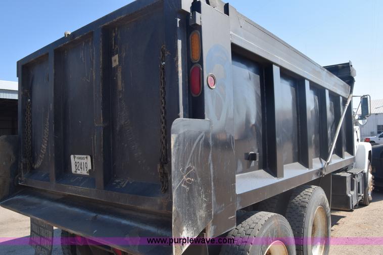 image for item J7235 1995 Ford L9000 dump truck