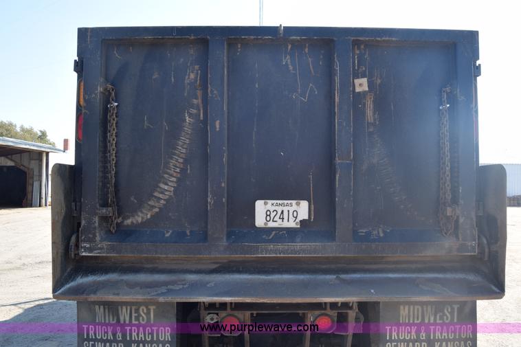 image for item J7235 1995 Ford L9000 dump truck