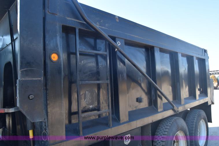 image for item J7235 1995 Ford L9000 dump truck