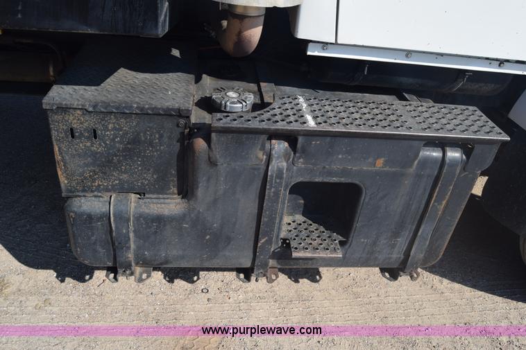 image for item J7235 1995 Ford L9000 dump truck