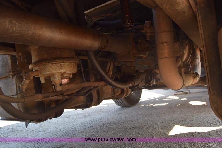 image for item J7235 1995 Ford L9000 dump truck