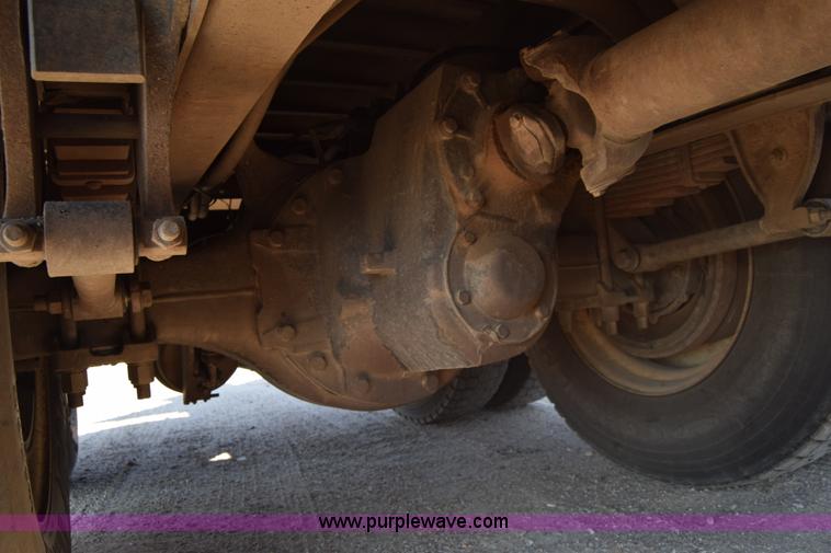 image for item J7235 1995 Ford L9000 dump truck