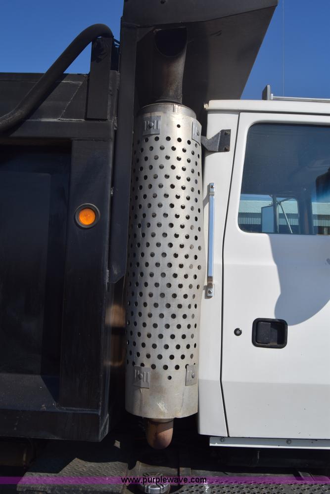 image for item J7235 1995 Ford L9000 dump truck