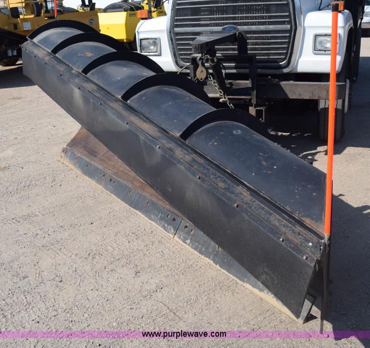 image for item J7235 1995 Ford L9000 dump truck