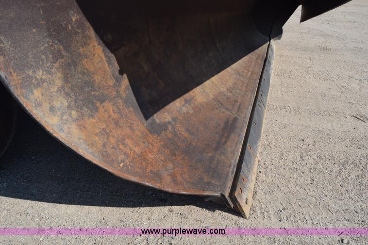 image for item J7235 1995 Ford L9000 dump truck