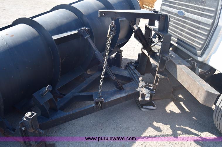 image for item J7235 1995 Ford L9000 dump truck