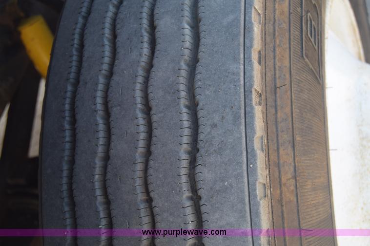 image for item J7235 1995 Ford L9000 dump truck