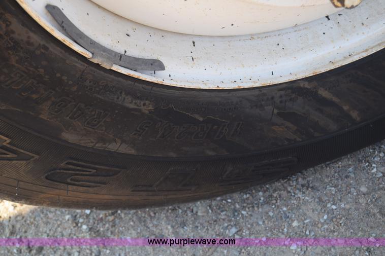 image for item J7235 1995 Ford L9000 dump truck