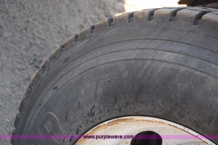 image for item J7235 1995 Ford L9000 dump truck