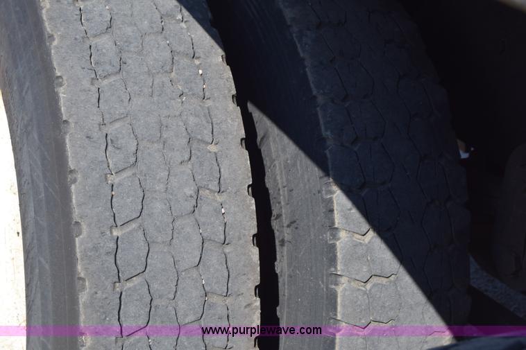 image for item J7235 1995 Ford L9000 dump truck