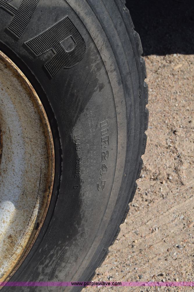 image for item J7235 1995 Ford L9000 dump truck