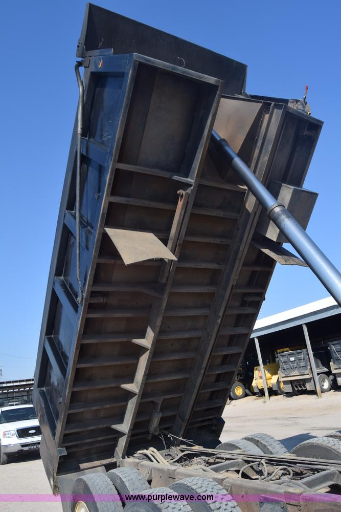 image for item J7235 1995 Ford L9000 dump truck