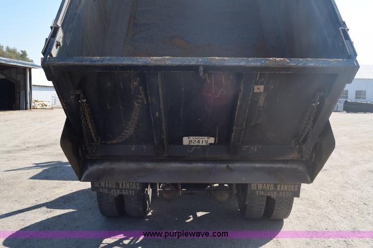 image for item J7235 1995 Ford L9000 dump truck