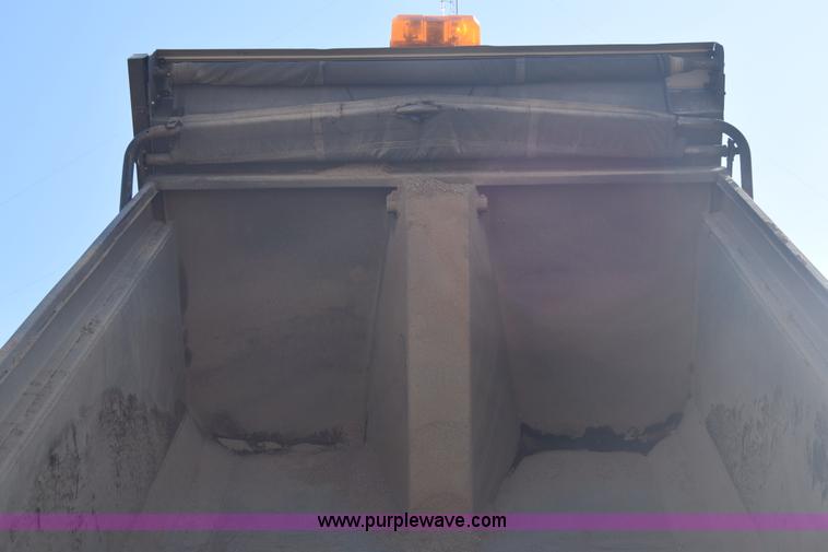 image for item J7235 1995 Ford L9000 dump truck