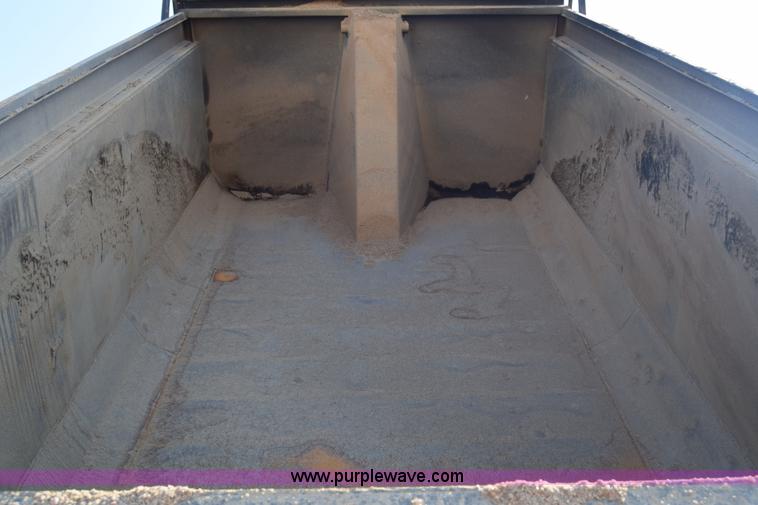 image for item J7235 1995 Ford L9000 dump truck