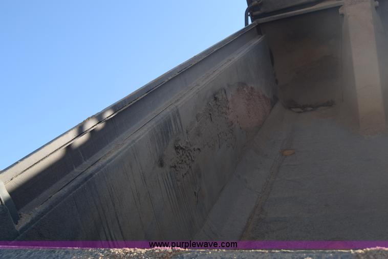 image for item J7235 1995 Ford L9000 dump truck