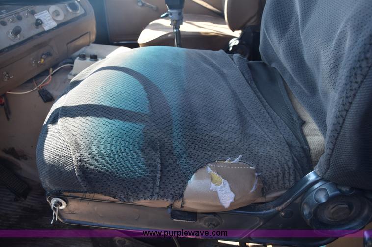 image for item J7235 1995 Ford L9000 dump truck