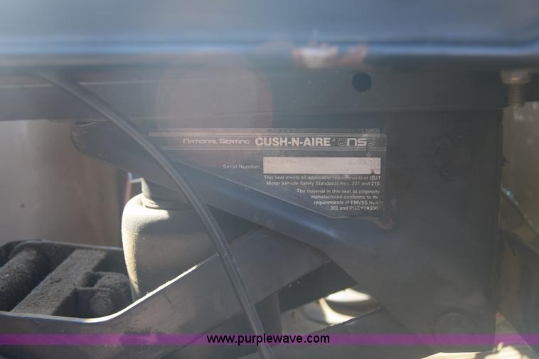 image for item J7235 1995 Ford L9000 dump truck