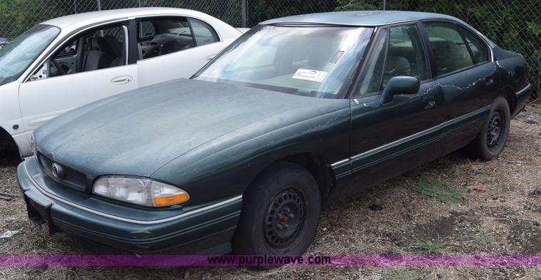 image for item J7779 1994 Pontiac Bonneville SE