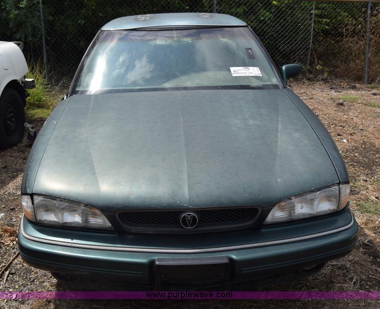 image for item J7779 1994 Pontiac Bonneville SE