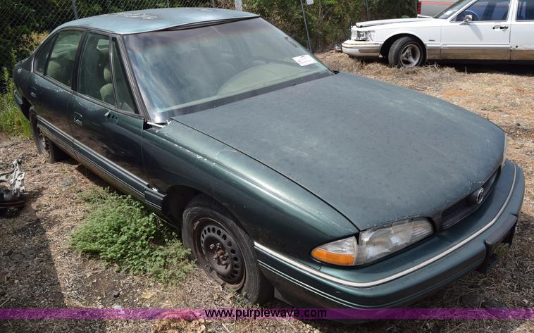 image for item J7779 1994 Pontiac Bonneville SE