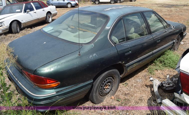 image for item J7779 1994 Pontiac Bonneville SE