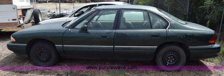 image for item J7779 1994 Pontiac Bonneville SE