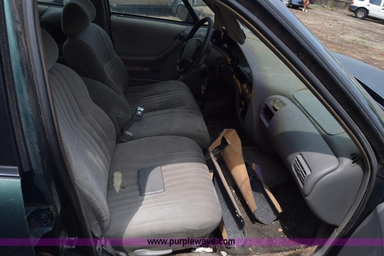 image for item J7779 1994 Pontiac Bonneville SE