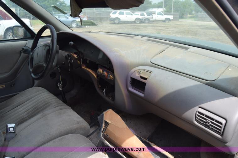 image for item J7779 1994 Pontiac Bonneville SE