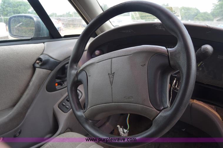 image for item J7779 1994 Pontiac Bonneville SE