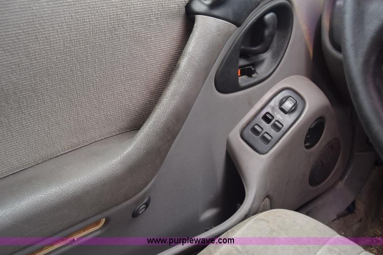 image for item J7779 1994 Pontiac Bonneville SE