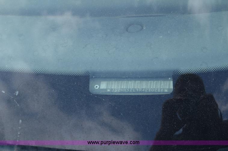 image for item J7779 1994 Pontiac Bonneville SE