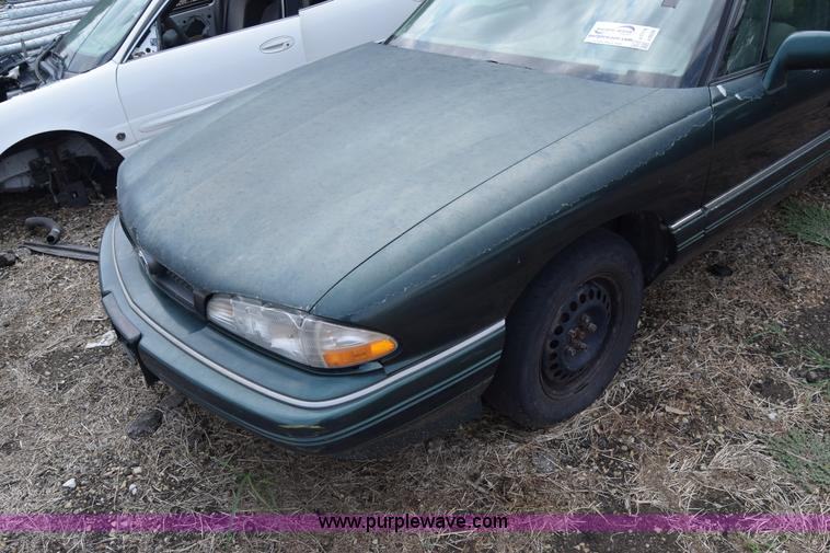 image for item J7779 1994 Pontiac Bonneville SE