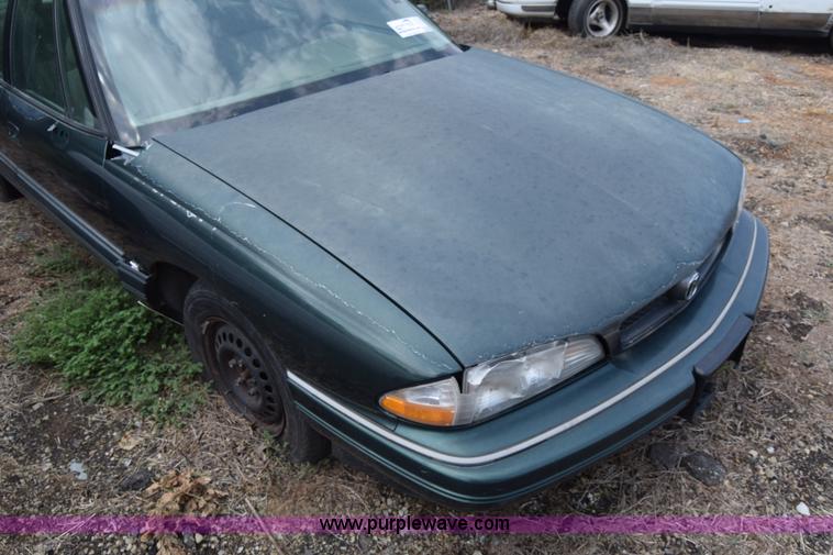 image for item J7779 1994 Pontiac Bonneville SE