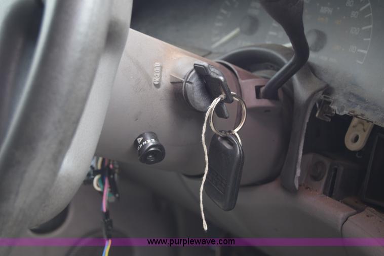 image for item J7779 1994 Pontiac Bonneville SE