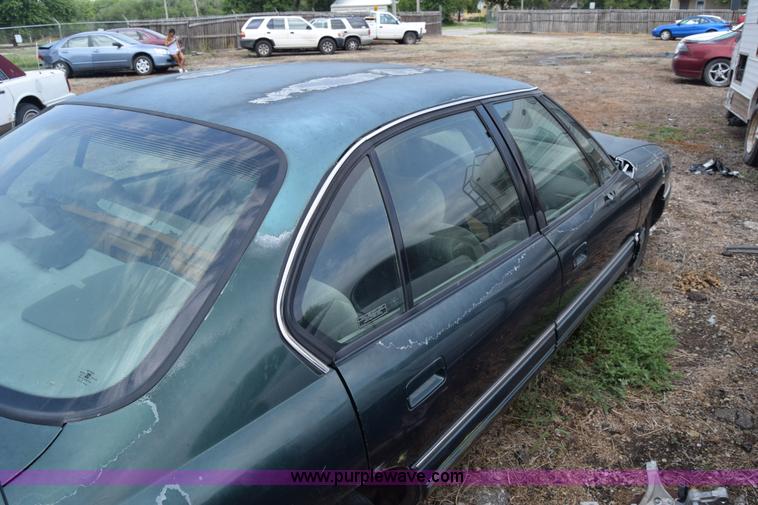 image for item J7779 1994 Pontiac Bonneville SE