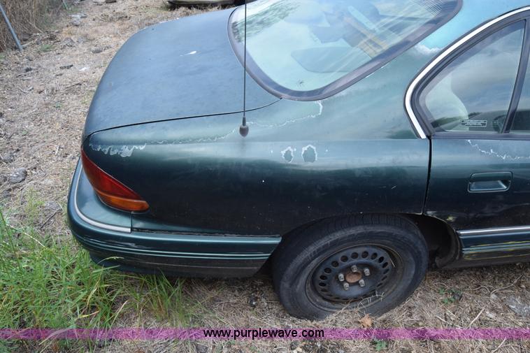 image for item J7779 1994 Pontiac Bonneville SE