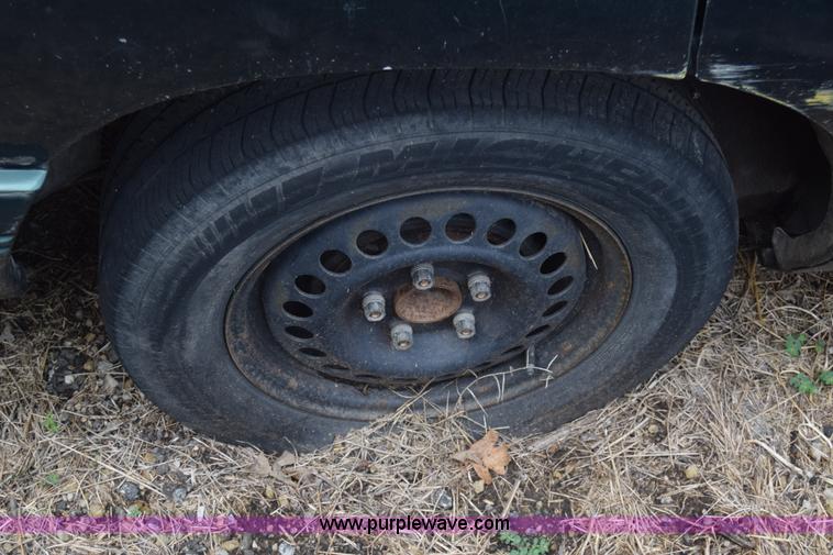 image for item J7779 1994 Pontiac Bonneville SE